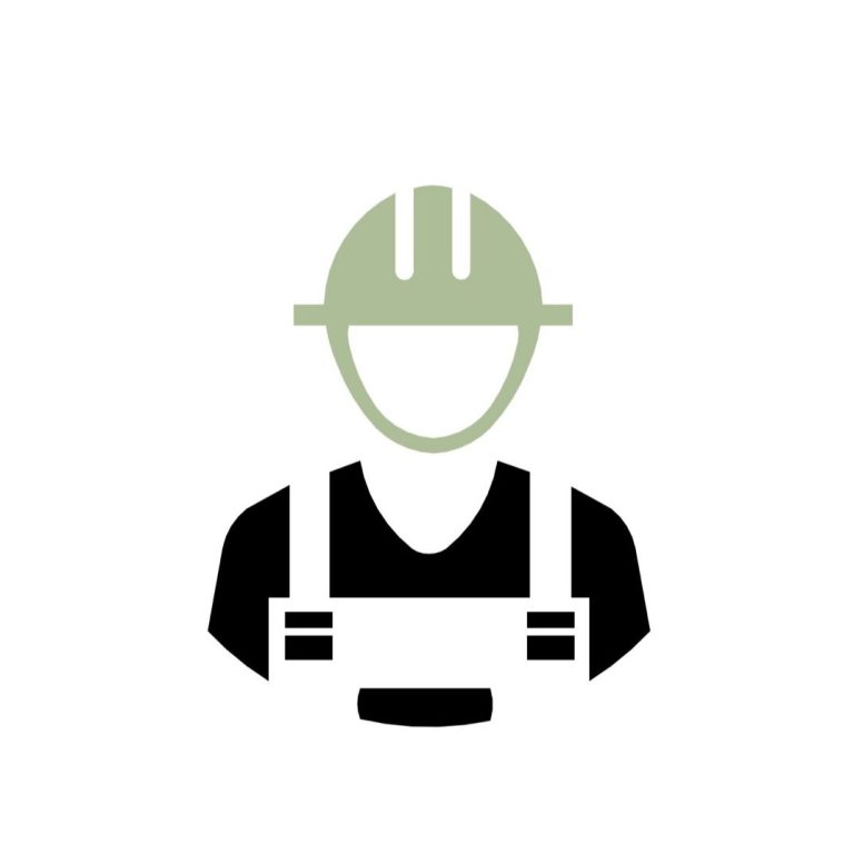 Bauarbeiter in Helm und Overall, symbolisiert Arbeitssicherheit.